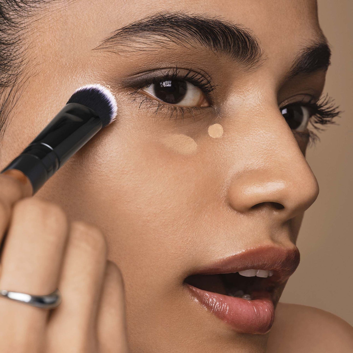 tap-and-blend-concealer-brush-w0 042925_Dipti_SoftGlam_Brushes_App_0044_477_w3QC_IGF.jpg