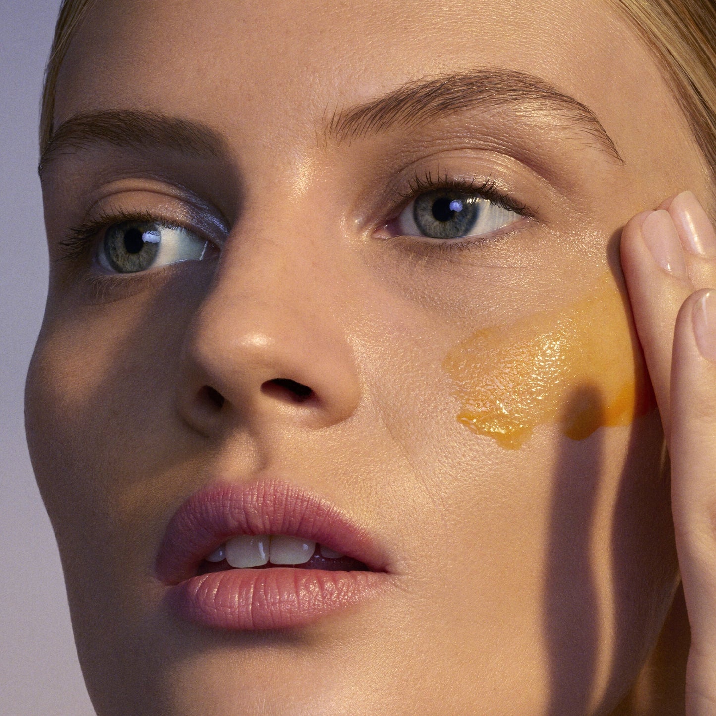 youth-boosting-advanced-night-retinoid-serum-regular-h9 080222_Florence_ANR_0403_IGF_V2.jpg