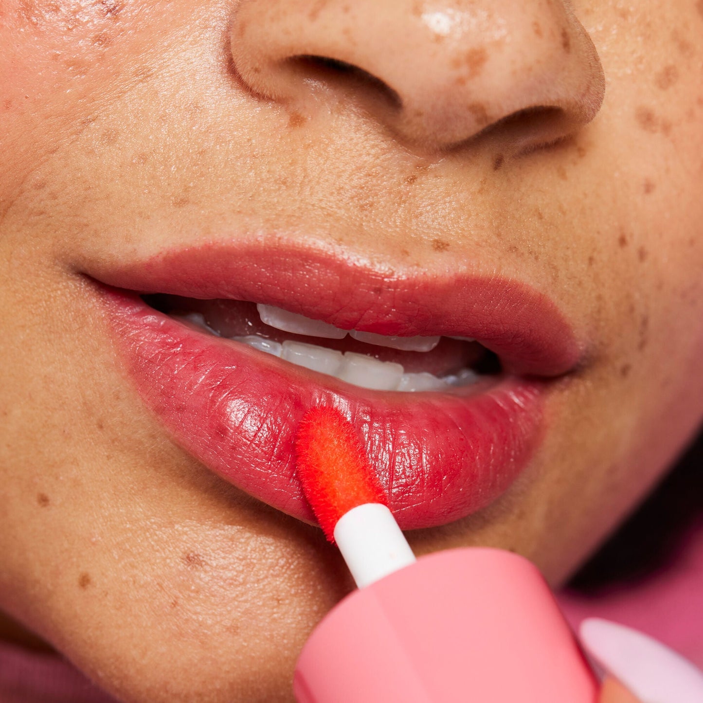 Applying Sheer For It on lips