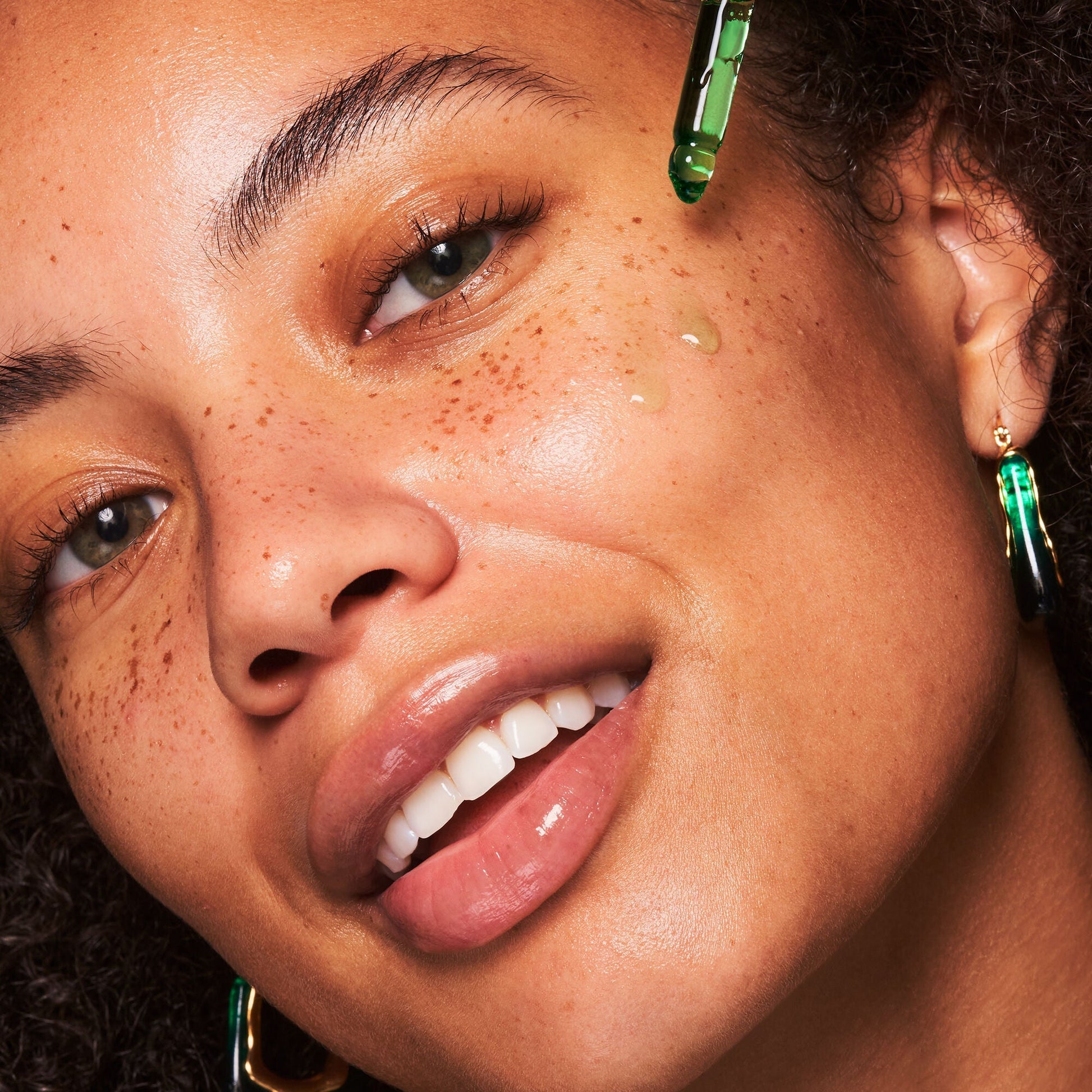 plz-clarify-facial-oil-s9 100924_SKIN_Drew_PlzC_App_005_v1_RGB_IGF.jpg