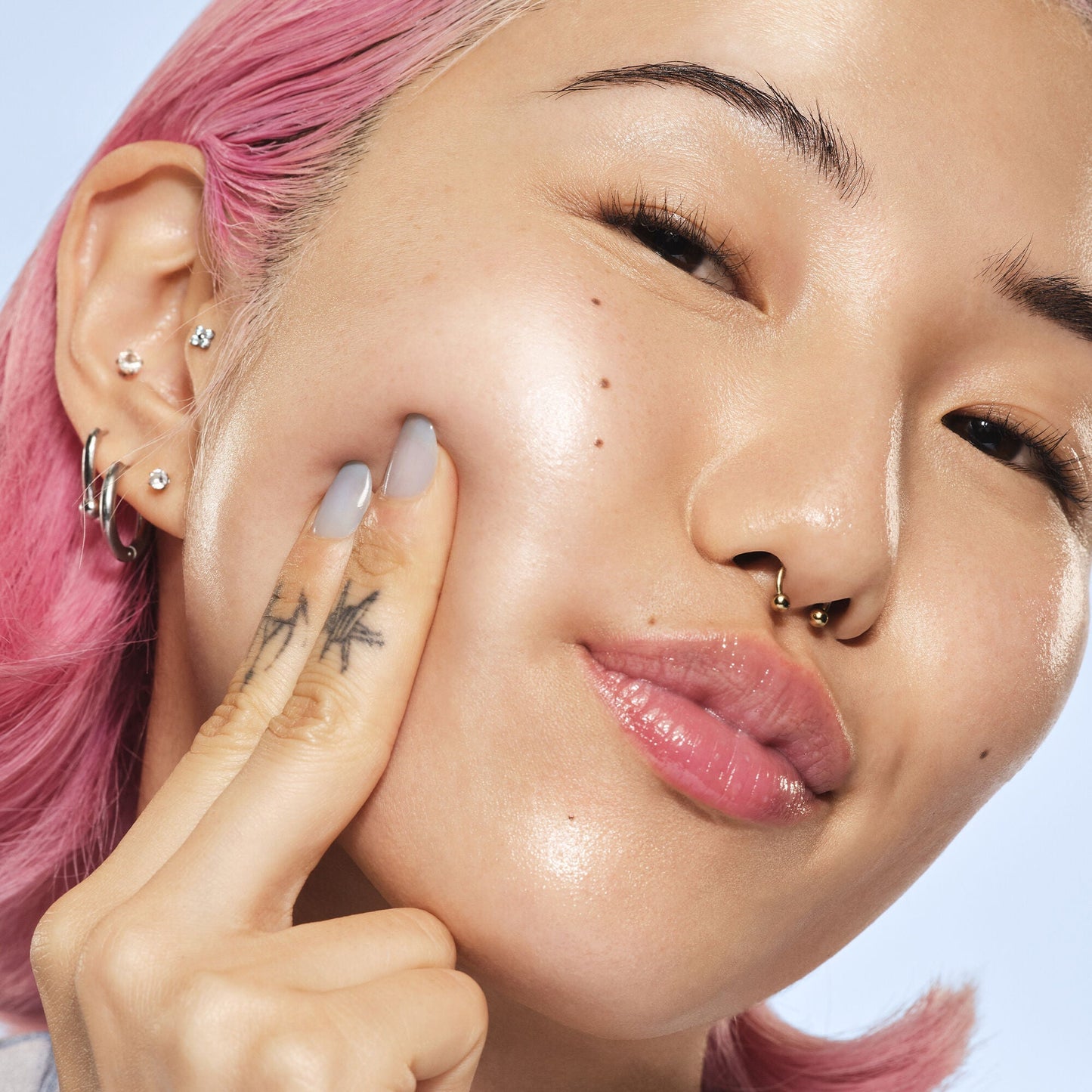 glass-slick-serum-stick-j1 102225_SKIN_Michelle_Editorial_015_w4QC_RGB_IGF_42f2efa3-c76d-440b-9883-58026346f35b.jpg