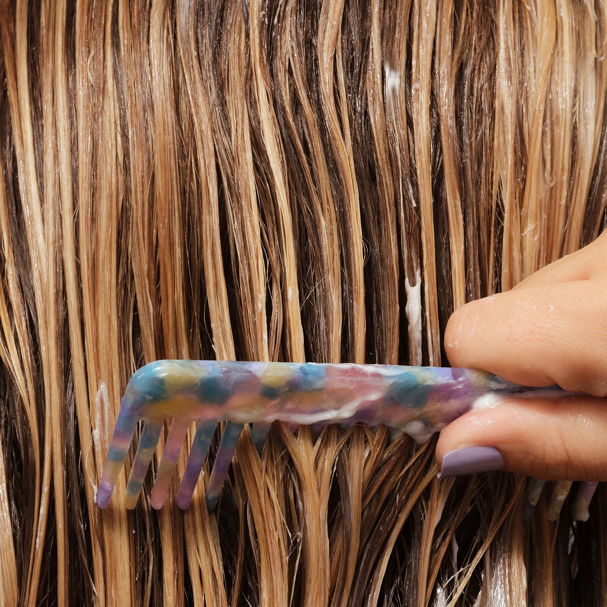 never-thirsty-moisturizing-conditioner-l4 111925_Anna_ThirstyConditioner-Product_1326_w3QC_IGF_1x1_6dab4b19-34a0-47bd-ae64-b0978b2f5084.jpg